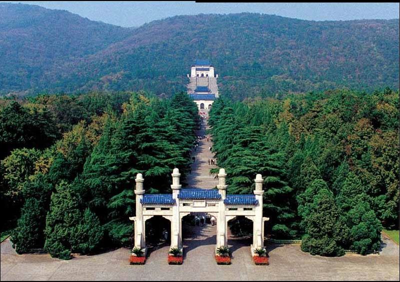 读行古今南京，徜徉江南名校